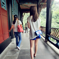 打卡情侣餐厅，他的表情说明了一切